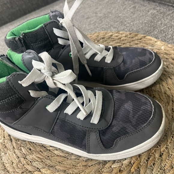 Used. Size 3 - Picture 3 of 5